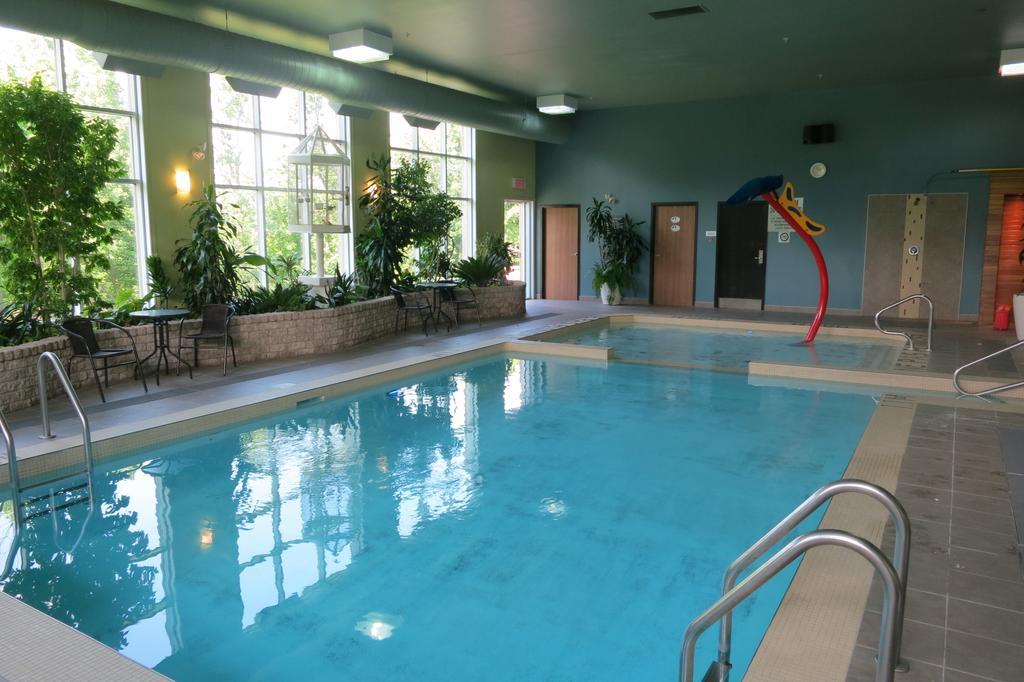 Days Inn By Wyndham Levis Bagian luar foto
