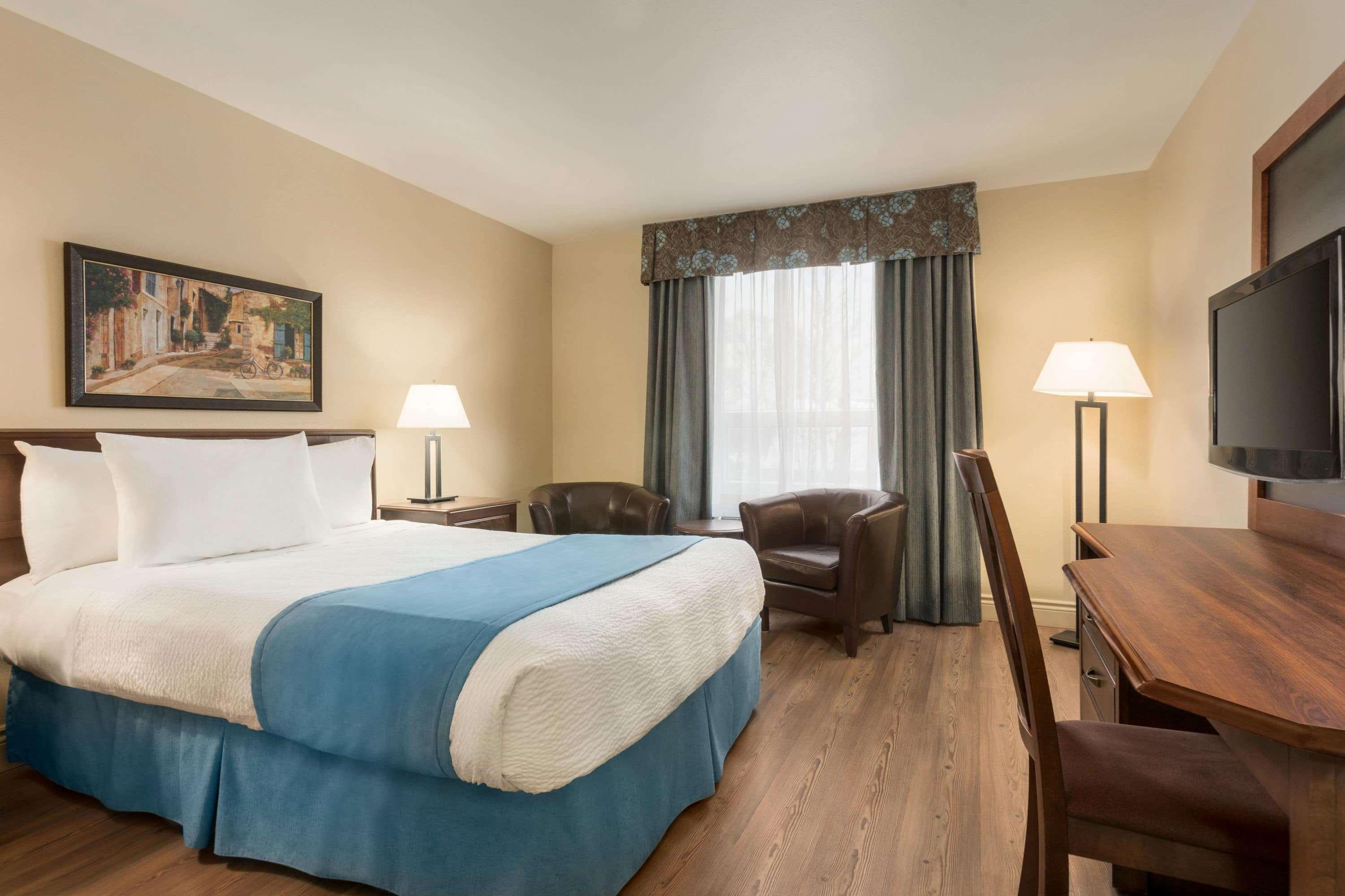 Days Inn By Wyndham Levis Bagian luar foto
