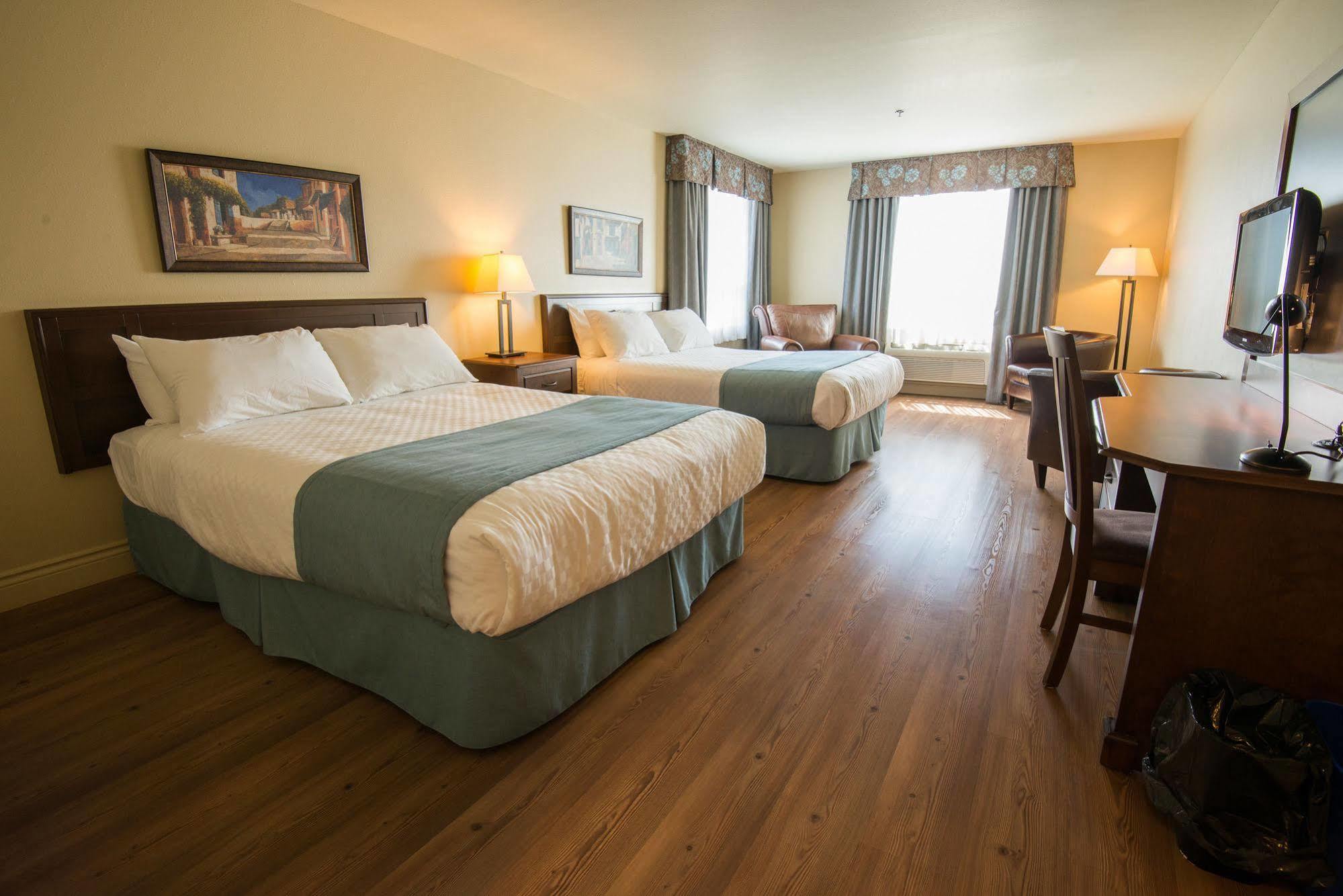 Days Inn By Wyndham Levis Bagian luar foto